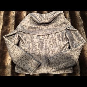 Silver crepe woman’s jacket.